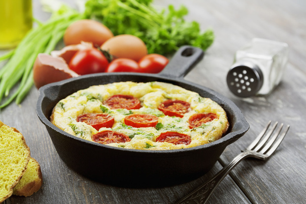 Omelet with vegetables and cheese. Frittata  - Fotoğraf, Görsel