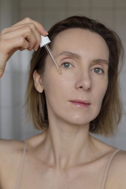 Serum skin care female wellness routine. Portrait of woman. - Foto, Imagen