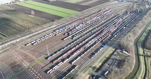 Take a virtual tour of the Kijfhoek train emplacement with this stunning aerial drone video, showcasing the transportation infrastructure and trains in motion - Filmati, video
