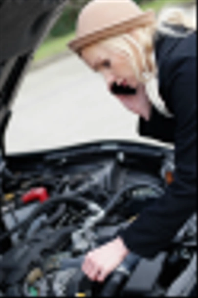 Femme parlée par l'assistance routière
 - Photo, image