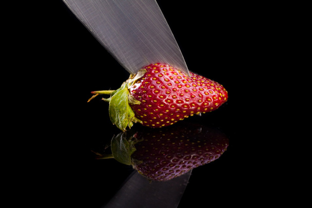 Cook cut strawberries in a glass desk. - Фото, зображення