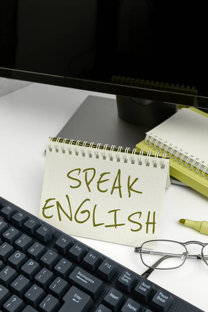 Scrittura visualizzazione del testo Parlare Inglese, Business concept Studiare un'altra lingua straniera Corsi verbali online - Foto, immagini