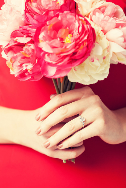 woman hands with flowers and ring - Foto, afbeelding