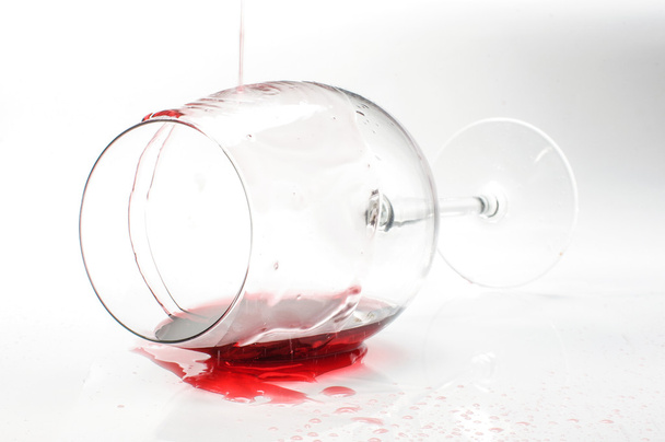 Red wine with wine splash isolated - Фото, зображення