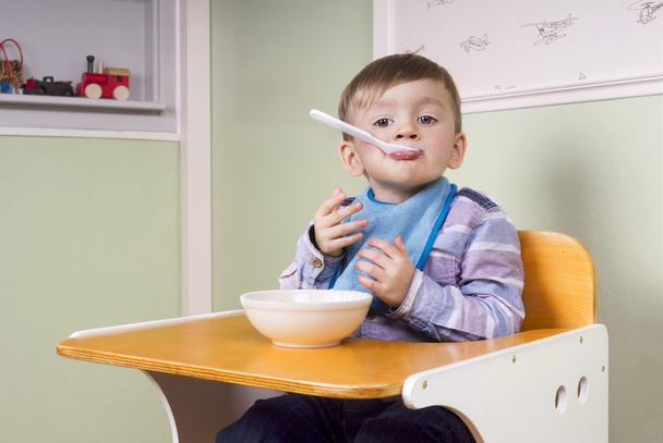 Şirin Bebek yoğurt yeme - Fotoğraf, Görsel