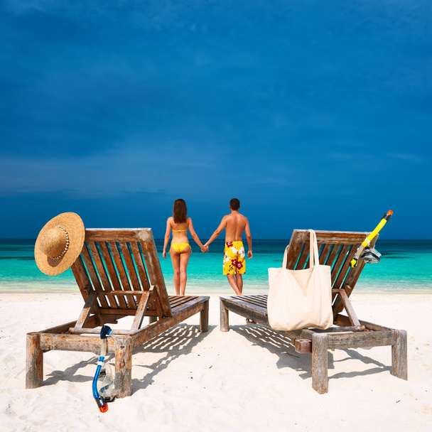 пара на пляжі в Мальдіви - Фото, зображення
