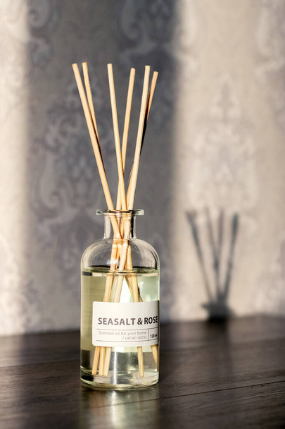 An aroma diffuser with aromatic oil and sticks in the room creates an atmosphere of peace and comfort - 写真・画像