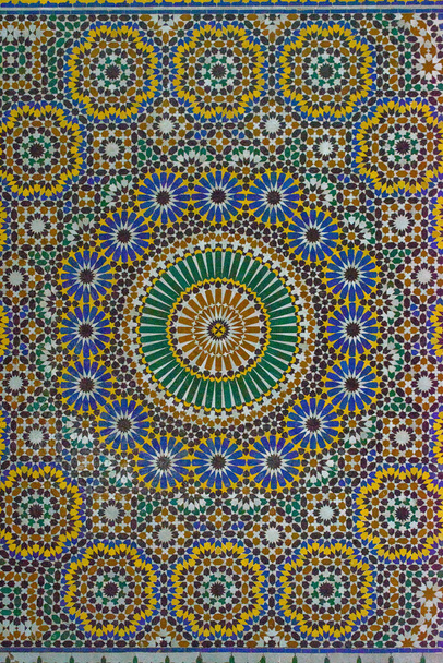 Stunning mosaic tiles from Marrakech, Morocco create a kaleidoscope of colors and patterns, captivating the eye and transporting you to another world. Each piece carefully placed to tell a unique story; - Foto, afbeelding