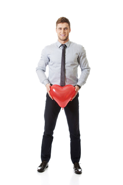 Man with heart balloon. - Foto, afbeelding
