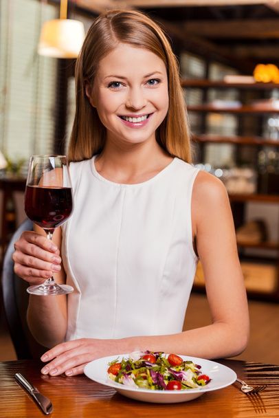 Woman toasting with wine - Foto, imagen