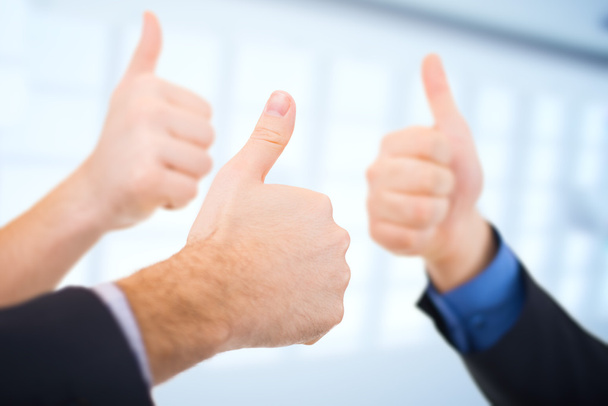 Businessmen Gesturing Thumbs up. Concept d'entreprise
. - Photo, image