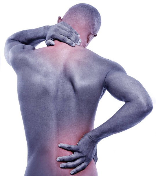 Worstelen met pijn in de ruggengraat. Gesneden achteraanzicht van een man met spierpijn geïsoleerd op wit - Foto, afbeelding