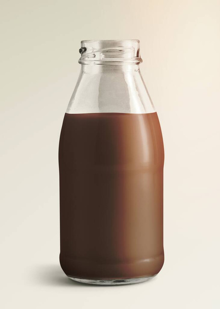 Verse chocolademelk in een glazen fles - Foto, afbeelding