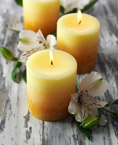 Beautiful candles with flowers - Zdjęcie, obraz