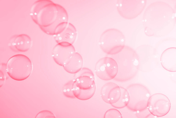 Gyönyörű átlátszó rózsaszín szappan buborékok elvont háttér. Defocus, Blurred Celebration, Romantikus szerelem ValentinesTheme. Körök Buborékok. Frissesség Szappan Sud Buborékok Víz - Fotó, kép