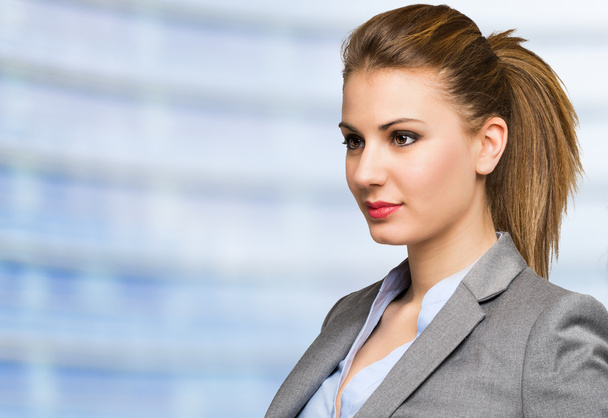Portrait of young businesswoman - Foto, afbeelding