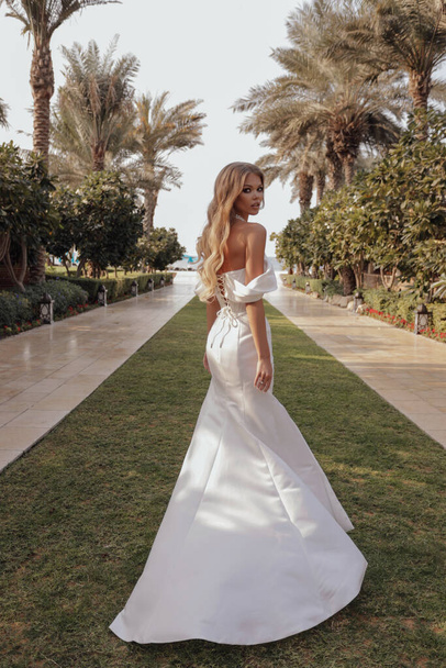 fashion photo of beautiful bride in elegant wedding dress and accessories posing in luxurious wedding place - Φωτογραφία, εικόνα