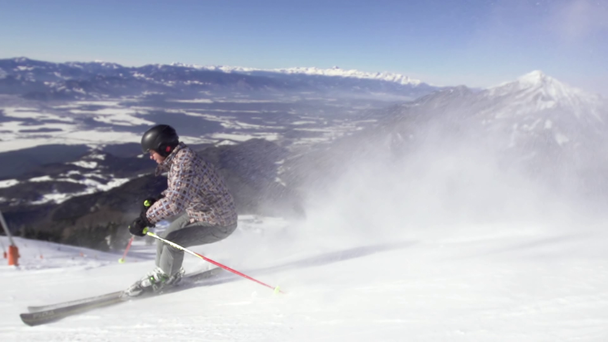 Esquiador parando e pulverizando neve
 - Filmagem, Vídeo