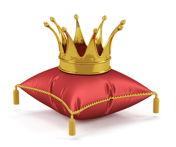 Χρυσή βασιλιάς στέμμα στο κόκκινο μαξιλάρι - Φωτογραφία, εικόνα