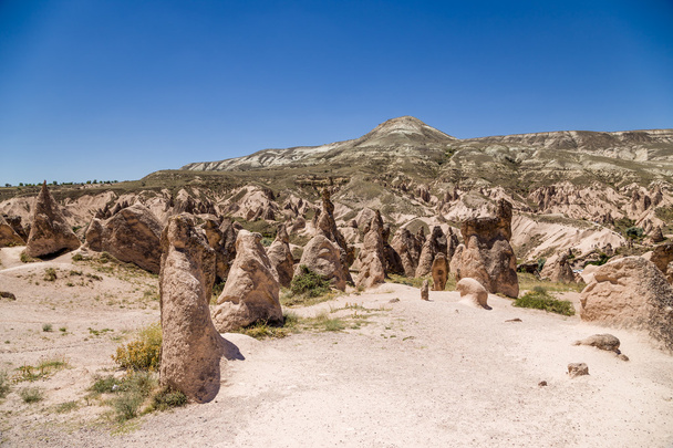 Capadócia, Turquia. Paisagem montanhosa com belas figuras de intemperismo no Devrent Valley
 - Foto, Imagem