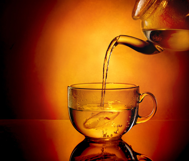 Teapot and cup of tea - Fotoğraf, Görsel