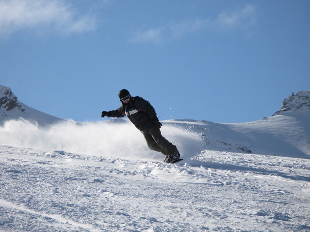 Snowboarder intaglio una svolta
 - Foto, immagini