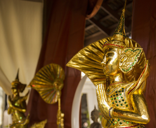 Ταϊλάνδης τέχνη χρυσό angel άγαλμα - Φωτογραφία, εικόνα