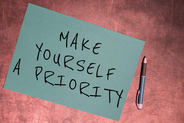 Koncepcionális felirat Tedd magad prioritássá, üzleti ötlet Gondolj a saját jó első személyes fejlődésedre - Fotó, kép