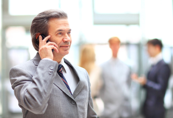 Business man talking on the phone - Фото, зображення