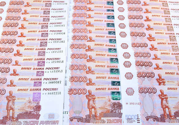 Contexte de l'ensemble des billets de cinq mille roubles russes
 - Photo, image