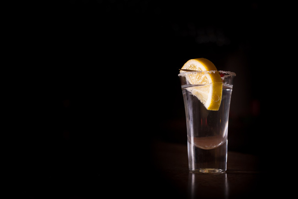 Tequila lövés citrommal - Fotó, kép