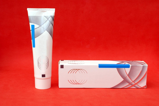 Зубна паста і pack
 - Фото, зображення