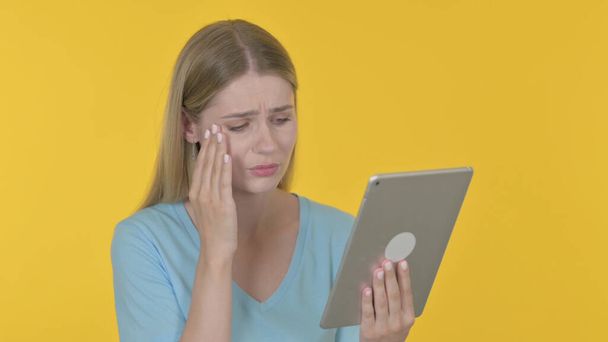 Casual Young Woman Reacting to Loss on Tablet on Yellow Background - Fotoğraf, Görsel