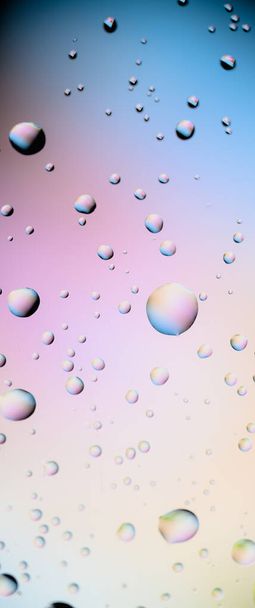 Waterdruppels op glas, regendruppels, textuur, banner en achtergrond, blauwe, roze en gele druppels - Foto, afbeelding