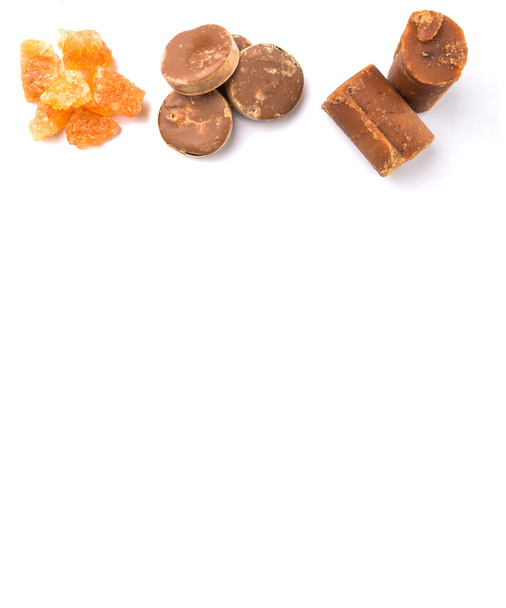 Pálma cukor, kókusz cukor és cukornád rock felett fehér háttér - Fotó, kép