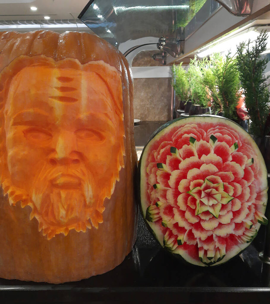 Beautiful carving on watermelon and pumpkin - Foto, Bild