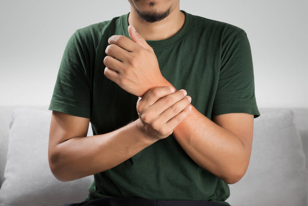 A man sprained wrist symptoms and arthritis in the wrist - Fotografie, Obrázek