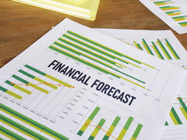 Финансовый прогноз показан с использованием текста - Фото, изображение