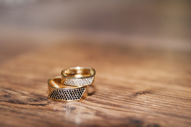 Кольца в день свадьбы
 - Фото, изображение