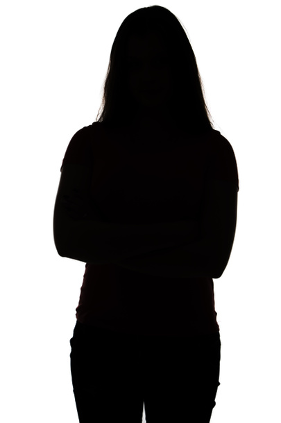 Silhouette eines Teenagers mit verschränkten Armen - Foto, Bild