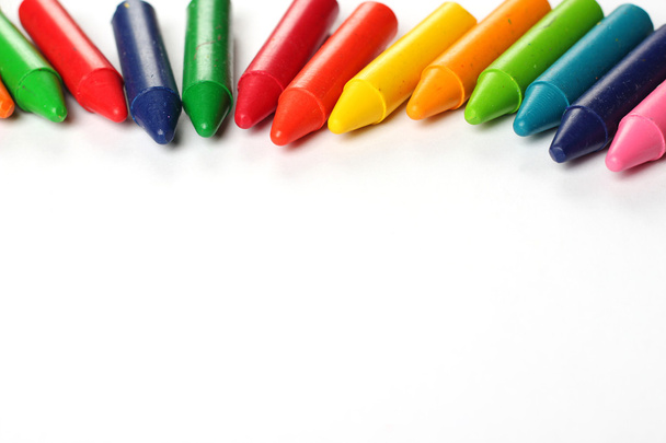 Lápices de colores pastel sobre papel
 - Foto, imagen