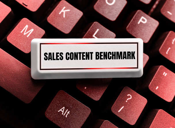Escribir mostrando texto Sales Content Benchmark, Concept significa administrar su equipo mediante el análisis de métricas y KPI de venta - Foto, imagen