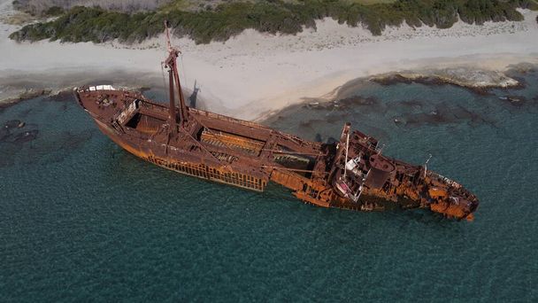 Shipwreck ''Dimitrios'' at Glyfada beach, aerial view, Lakonia, Peloponesse, Greece - Foto, imagen