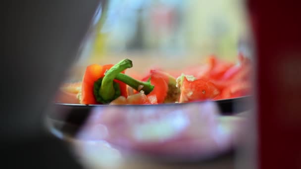 Focus on the vibrant colors of freshly chopped red peppers, with a blur of activity in the background. - Séquence, vidéo
