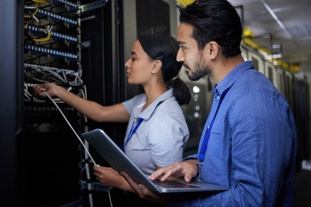 Man, woman or server room maintenance on laptop IT, software programming ideas or cybersecurity engineering. People, repair or data center technology in teamwork collaboration of safety analytics fix. - Foto, Imagem
