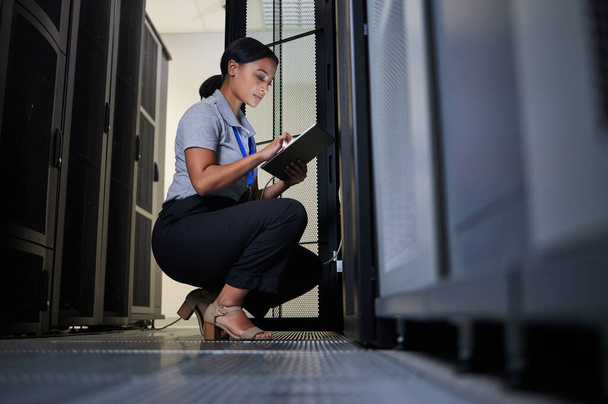 Engineer, server room and woman with tablet for database connection cable, maintenance or software update at night. Cybersecurity, it and female coder with technology for networking in data center - Foto, imagen