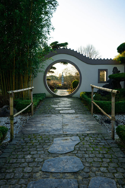 Moongate in a chinese garden - Fotografie, Obrázek
