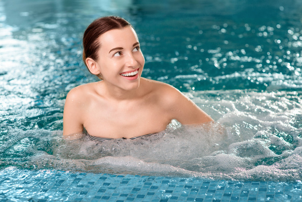 Žena v bazénu - Fotografie, Obrázek