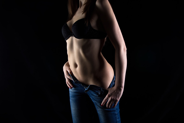 Bild des sexy Frauenkörpers in Jeans - Foto, Bild