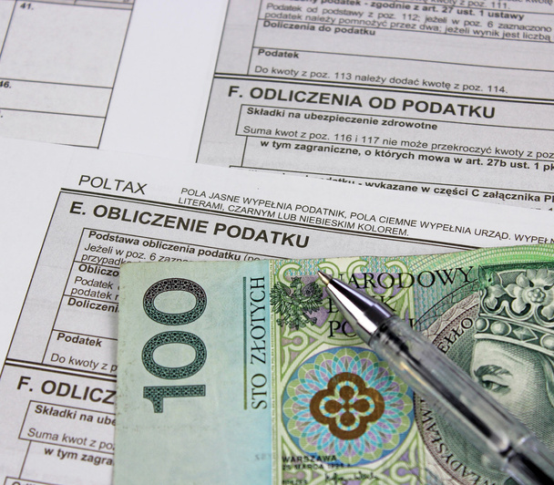 Imposto sobre o rendimento polaco PIT-37
 - Foto, Imagem
